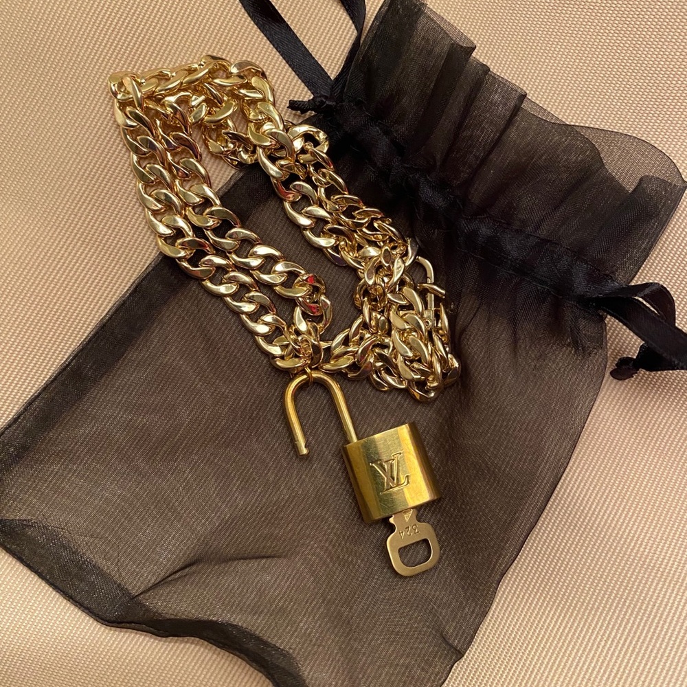 AUTHENTIC LOUIS VUITTON LOCK & KEY # 324
